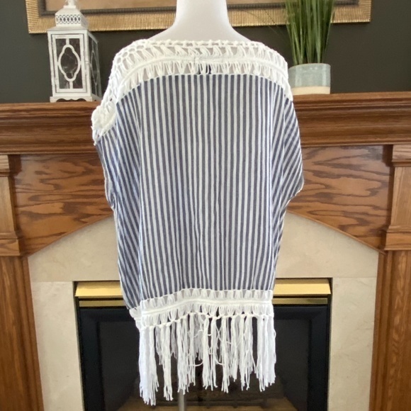 Steve Madden‎ Oversized Striped Fringe Top - Picture 6 of 12